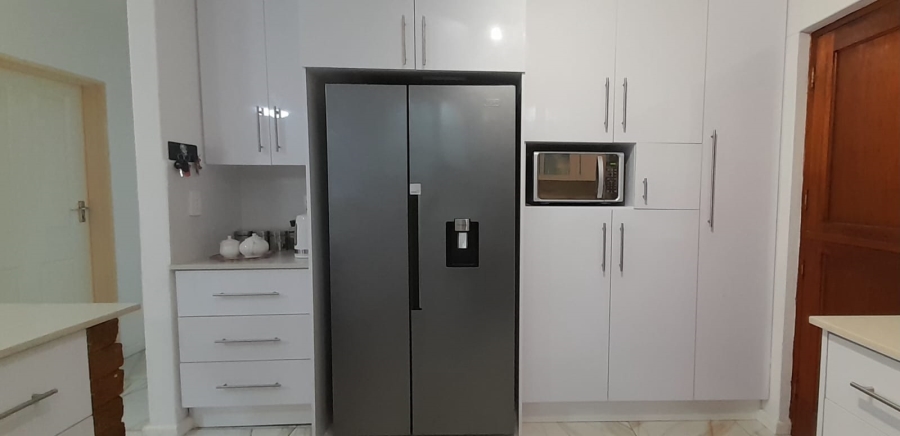 4 Bedroom Property for Sale in Gordon Strand Estate Western Cape